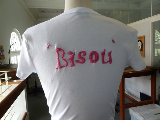 Bisou, xxx Tee